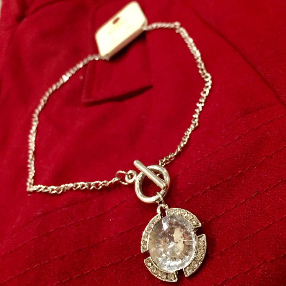 Silver chain within faux diamond